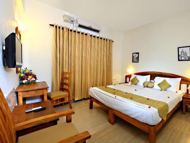 Abad Pepper Route Hotel Kochi ภายนอก รูปภาพ