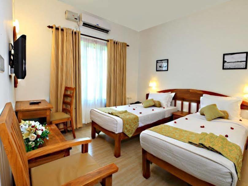Abad Pepper Route Hotel Kochi ภายนอก รูปภาพ
